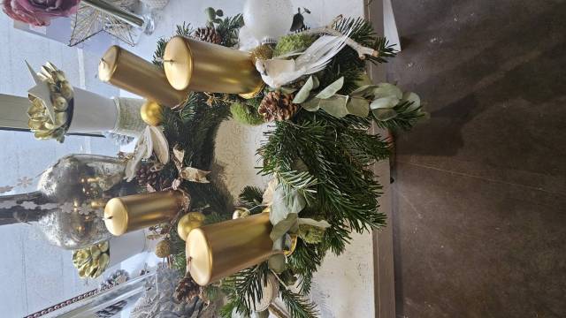 Couronne de l'Avent avec bougies